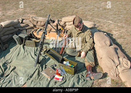 Schauspieler während der Demonstration des zweiten Weltkriegs zeigen in Taccoa Georgia 501 501st amerikanische Soldaten mit 30 Kalibern Maschinengewehr Stockfoto