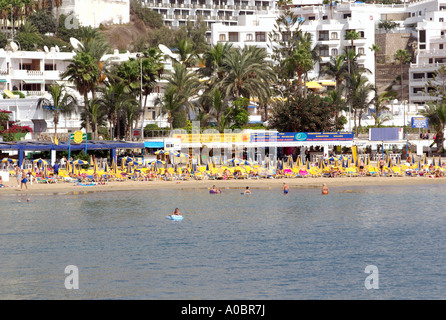 Das Hafengebiet von Puerto Rico, einem berühmten Touristenziel, auf der großen Kanareninsel in Spanien. Stockfoto