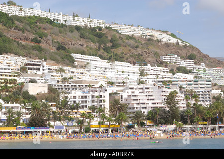 Das Hafengebiet von Puerto Rico, einem berühmten Touristenziel, auf der großen Kanareninsel in Spanien. Stockfoto