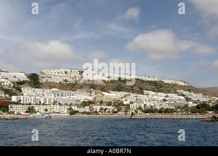 Das Hafengebiet von Puerto Rico, einem berühmten Touristenziel, auf der großen Kanareninsel in Spanien. Stockfoto