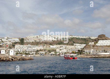 Das Hafengebiet von Puerto Rico, einem berühmten Touristenziel, auf der großen Kanareninsel in Spanien. Stockfoto