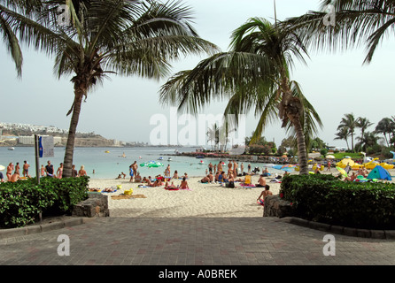 Anfi del Mar Beach in Patalavaca auf Gran Canaria Spanien erobert 08 10 2006 Dies ist ein künstlich angelegter Strand vorbereitet, zusammen mit einer Stockfoto