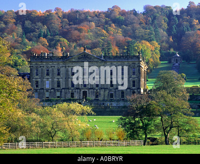 Blick auf die Hauptfront des Chatsworth House in den Peak District Derbyshire England UK Stockfoto