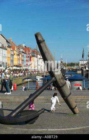 Gedenkanker zum Gedenken an zivile Matrosen, die im Zweiten Weltkrieg starben, Kongens Nytorv, Nyhavn Hafen, Kopenhagen, Dänemark, Europa Stockfoto