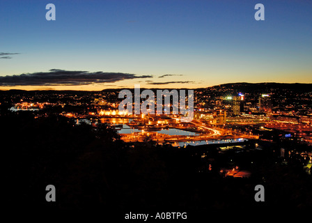 Oslo die Hauptstadt Norwegens erfasst an einem September-Abend aus einer Höhe im Süden der Stadt Stockfoto