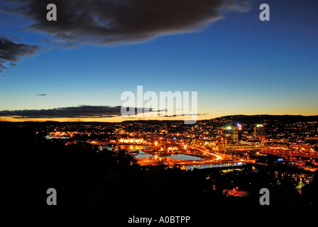 Oslo die Hauptstadt Norwegens erfasst an einem September-Abend aus einer Höhe im Süden der Stadt Stockfoto