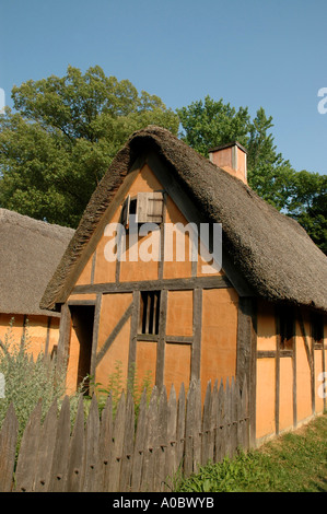 Jamestown Regelung Living History Museum zuhause wohnen Architektur Stroh Dach Holzzaun Alltag ersten Kolonisten Stockfoto