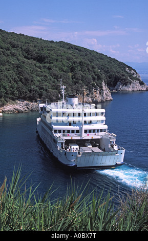 Die Fähre Brestova in Brestova in Kroatien, Segeln zur Insel Cres Stockfoto