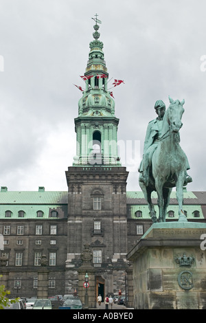 Reiterstatue König Christian IX. Im Schloss Christiansborg, Kopenhagen, Dänemark, Europa Stockfoto