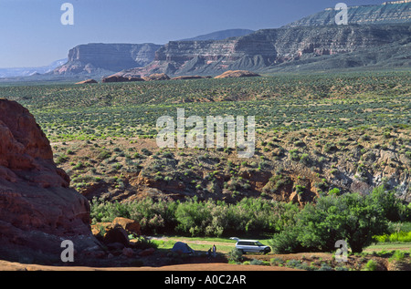 Camp am Fortymile Frühling, geraden Klippen, Fiftymile Mtn in Dist, Hole in the Rock Road, Grand Staircase-Escalante, Utah, USA Stockfoto
