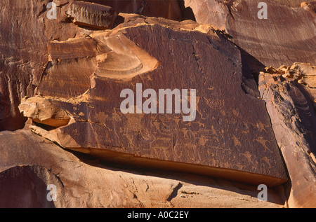 Fremont-Stil Petroglyphen bei Potash Rd, Colorado River Canyon in der Nähe von Moab, Utah, Stockfoto