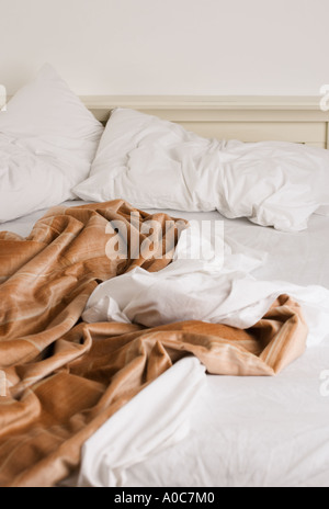 Stillleben mit ungemachten Bett Stockfoto