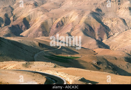 Jordanien oben auf dem Berg NEBO, wo Moses die Heiligen Land Memorial von Moses Übersicht die breite Jordan Land Landschaft Oase sah Stockfoto