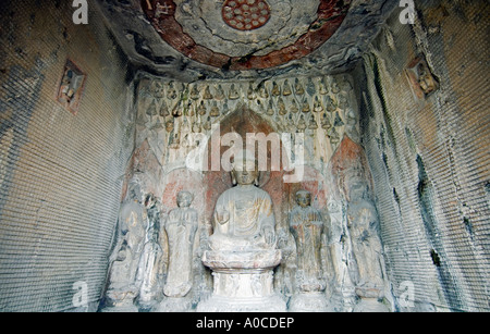 Das Weltkulturerbe des Wangfodong (zehn-Tausend-Buddha-Höhle) der Longmen Grotten in der Provinz Henan China Stockfoto