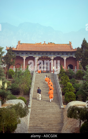 Shaolin Mönche in Fawangsi, der buddhistische Tempel, Songshan Berg, Dengfeng County, Provinz Henan, China Stockfoto