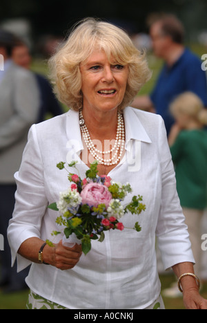 DIE HERZOGIN VON CORNWALL BESUCHT DIE BOWOOD HUNDEAUSSTELLUNG UND COUNTRY FAIR WILTSHIRE UK JULI 2006 Stockfoto