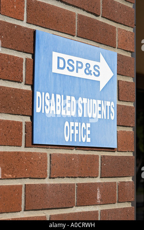 Ein Wegweiser für behinderte Studenten Office in Irvine Valley College, Irvine, Kalifornien, USA Stockfoto