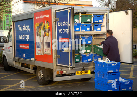 Tesco Home Delivery van Stockfoto