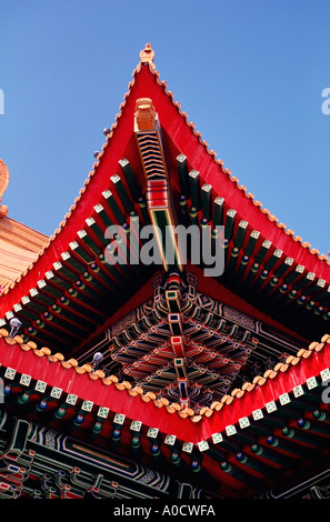Detail des traditionellen chinesischen Daches auf dem Nationaltheater, in Taipei, Taiwan. Stockfoto