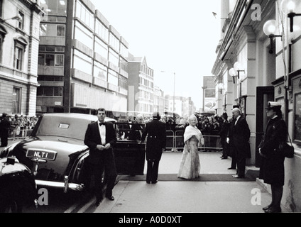 Die späte Königin-Mutter besucht eine Operngala in Covent Garden in London in England in Großbritannien im Vereinigten Königreich in Europa Stockfoto