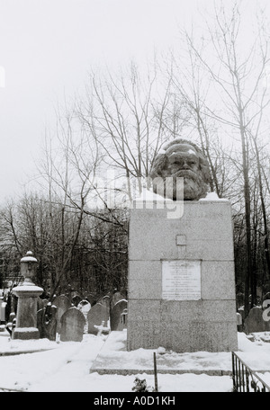 Karl Marx in Highgate Cemetery in London in England in Großbritannien im Vereinigten Königreich Großbritannien. Geschichte Kommunismus marxistischer Marxismus Politik Sozialismus Stockfoto