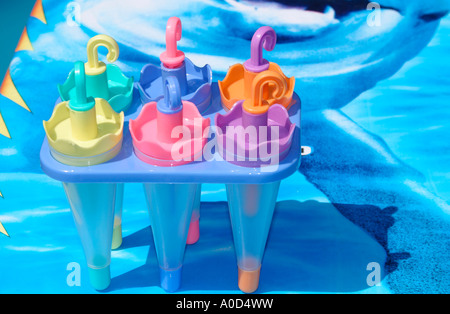 Ein Set von 6 lebhaften farbigen Kunststoff popsicle Formen Stockfoto