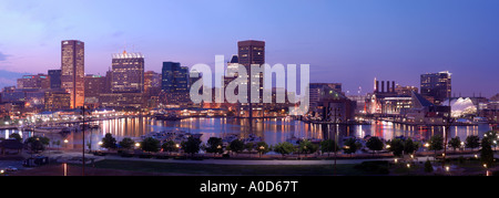 Inneren Hafen und die Skyline. Baltimore, Maryland, USA. Stockfoto