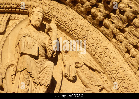 Arles, Frankreich die Kirche St. Trophime Detail das Tympanon des jüngsten Gerichts Stockfoto