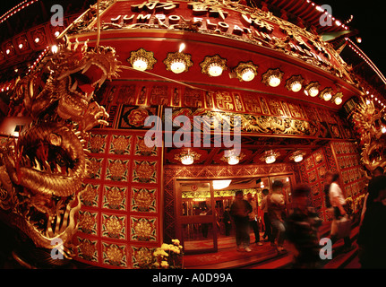 Nächtliche Aussicht auf Jumbo Floating Restaurant Eingang Aberdeen Hafen Hong Kong Stockfoto