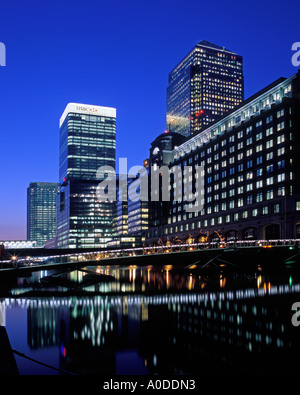 West India Quay bei Nacht, Canary Wharf, London, Vereinigtes Königreich Stockfoto