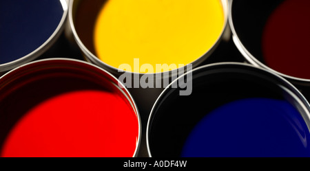 Bunte Farbtöpfe Stockfoto