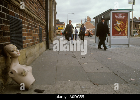 Toxteth Riots Liverpool 8 Lancashire 1981 1980er Jahre Großbritannien der Morgen nach einer Nacht der Unruhen. HOMER SYKES Stockfoto