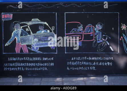 Bildzeichen-Sprache, Nonverbale Kommunikation. China Peking 1990er Öffentliche Bildung handgemaltes Schild 1998 HOMER SYKES Stockfoto