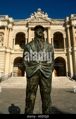 Aka steht Frankreich Toulon Statue des französischen Schauspielers Jules Muraire 1883 1946 Raimu außerhalb der Theatre Municipal Stockfoto