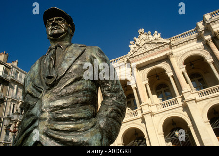 Aka steht Frankreich Toulon Statue des französischen Schauspielers Jules Muraire 1883 1946 Raimu außerhalb der Theatre Municipal Stockfoto
