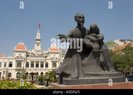 Vietnam Ho Chi Minh Stadt Saigon Völker Ausschuss Gebäude Kolonialzeit Rathaus mit Statue von Ho Chi Minh Stockfoto