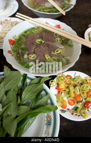 Vietnam Süd Ho Chi Minh Stadt Saigon essen Pho Bo Reisnudelsuppe mit Rindfleisch traditionelles Frühstücksgericht Stockfoto