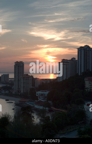 Tagesanbruch über Tanjung Bungah Penang Stockfoto