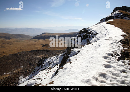 Blick auf Schneegrenze von Mount Aragats. Armenien, Südwest-Asien Stockfoto