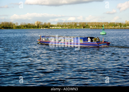 touristische Kreuzfahrten über die Grachten von Amsterdam Niederlande Stockfoto