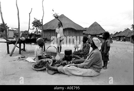 Leben in einem der Rhodesien geschützt Dörfer im Jahr 1975. Stockfoto