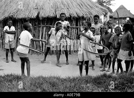 Leben in einem der Rhodesien Dörfer in 1975 geschützt Stockfoto