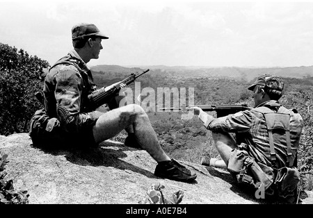 Rhodesian Truppen in den Busch in 1975 während der UDI Jahre Ian Smiths Rhodesian Front. Stockfoto