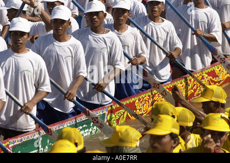 Drachenboote auf dem Mekong in Vorbereitung auf die Wasser-Festival findet jedes Jahr an den Ufern des Mekong-Flusses in Phnom Stockfoto