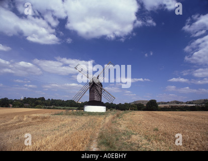 Pitstone Windmühle ist eines der frühesten Datierung von 1627, unter Ivinghoe Beacon in der Chilterns Stockfoto