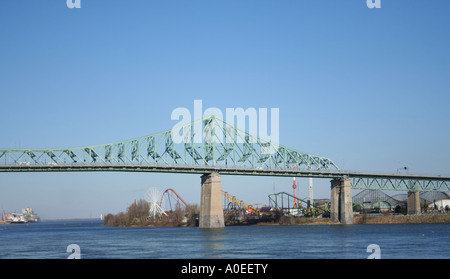 Jacques Cartier Brücke Saint Lawrence River Montreal Kanada La Ronde Vergnügungspark November 2006 Stockfoto