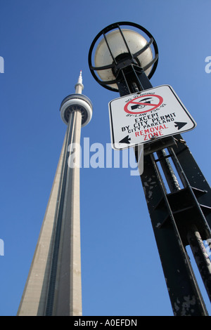 CN Tower Toronto Kanada und keine Automaten unterzeichnen November 2006 Stockfoto