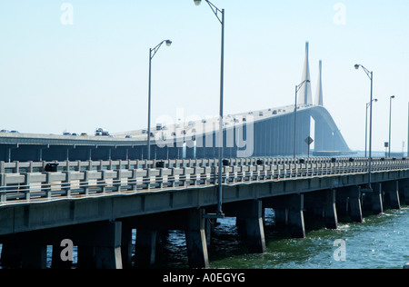 Sunshine Skyway Bridge und Fisherman es Pier Tampa Bay Florida USA erstreckt sich Stockfoto