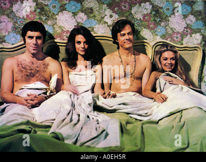 BOB & CAROL & TED & ALICE 1969 Columbia Film mit von l Elliot Gould, Natalie Wood, Robert Culp und Dyan Cannon Stockfoto