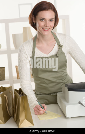 Porträt von einem Ladenbesitzer Stockfoto